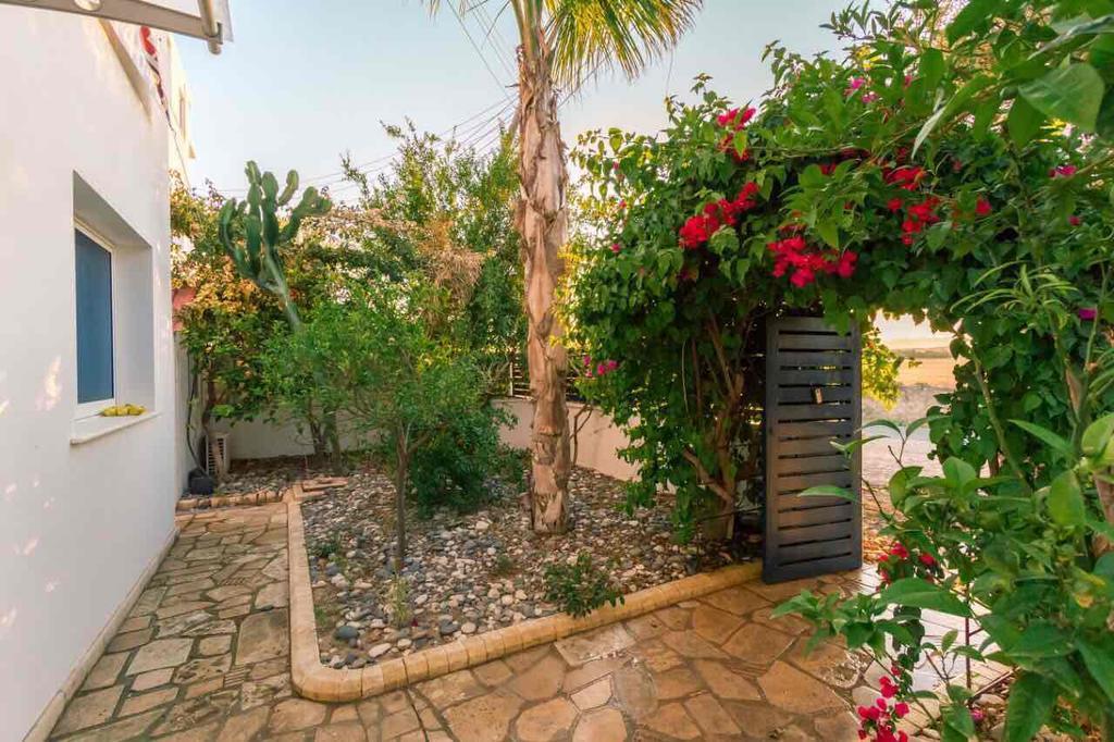 Zygi Beachfront Villa מראה חיצוני תמונה